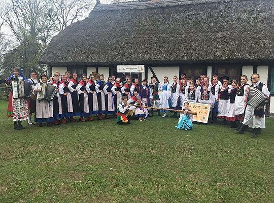 Perfekcja na scenie. ZPiT ZL przyciąga tłumy. Czerń w każdy dzień.