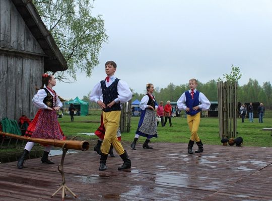 Perfekcja na scenie. ZPiT ZL przyciąga tłumy. Czerń w każdy dzień.