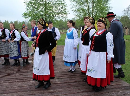 Perfekcja na scenie. ZPiT ZL przyciąga tłumy. Czerń w każdy dzień.