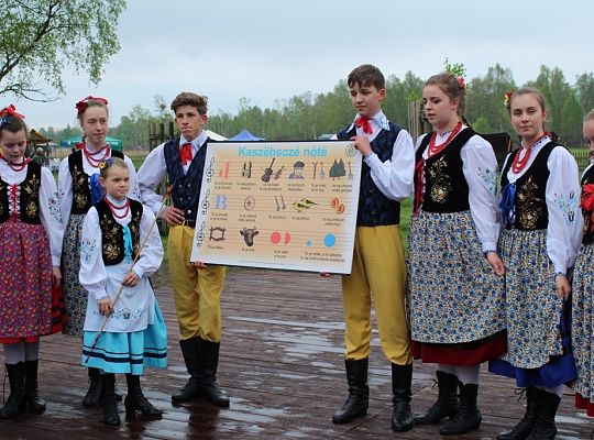 Perfekcja na scenie. ZPiT ZL przyciąga tłumy. Czerń w każdy dzień.