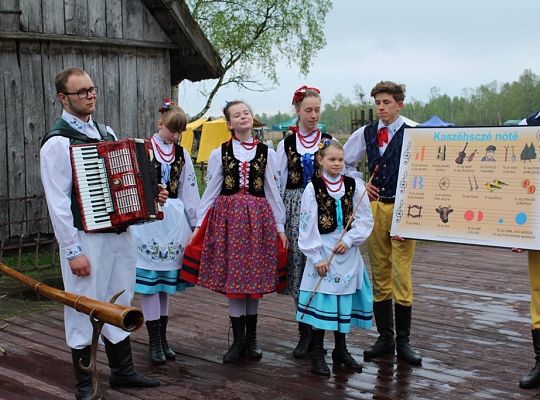 Perfekcja na scenie. ZPiT ZL przyciąga tłumy. Czerń w każdy dzień.