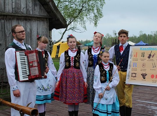 Perfekcja na scenie. ZPiT ZL przyciąga tłumy. Czerń w każdy dzień.