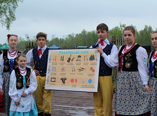 Perfekcja na scenie. ZPiT ZL przyciąga tłumy. Czerń w każdy dzień.