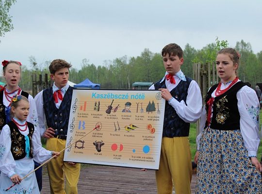 Perfekcja na scenie. ZPiT ZL przyciąga tłumy. Czerń w każdy dzień.