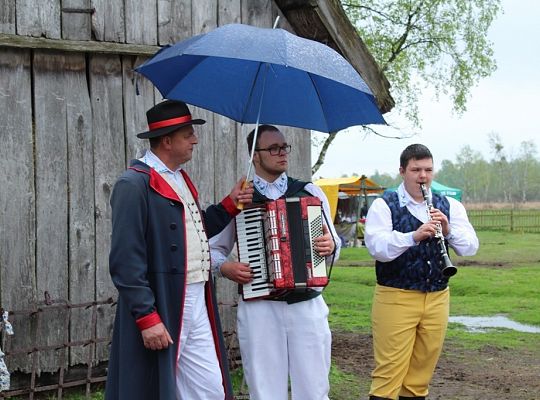 Perfekcja na scenie. ZPiT ZL przyciąga tłumy. Czerń w każdy dzień.