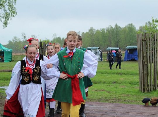 Perfekcja na scenie. ZPiT ZL przyciąga tłumy. Czerń w każdy dzień.