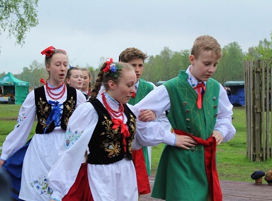 Perfekcja na scenie. ZPiT ZL przyciąga tłumy. Czerń w każdy dzień.