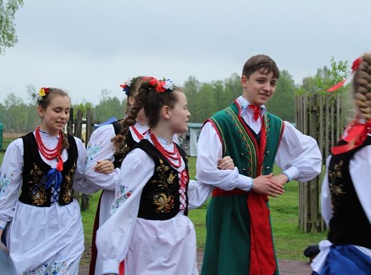 Perfekcja na scenie. ZPiT ZL przyciąga tłumy. Czerń w każdy dzień.