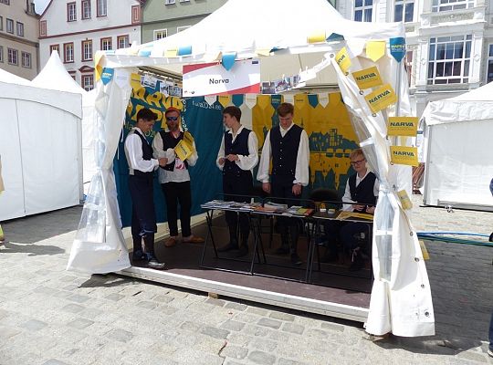 Zespół koncertuje na scenach w różnych rejonach portowego miasta