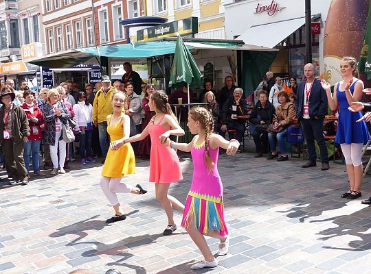 Zespół koncertuje na scenach w różnych rejonach portowego miasta
