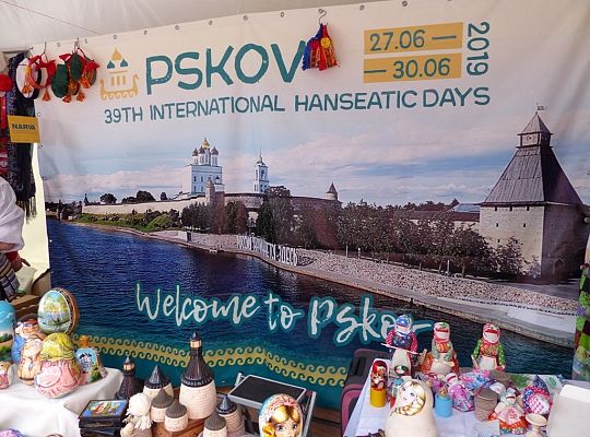 Zespół koncertuje na scenach w różnych rejonach portowego miasta