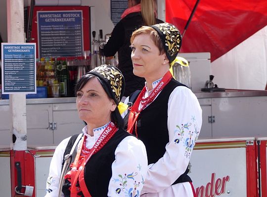 Zespół koncertuje na scenach w różnych rejonach portowego miasta