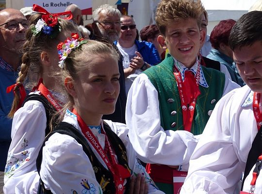 Zespół koncertuje na scenach w różnych rejonach portowego miasta