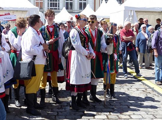 Zespół koncertuje na scenach w różnych rejonach portowego miasta