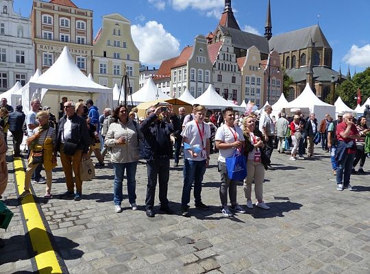 Zespół koncertuje na scenach w różnych rejonach portowego miasta