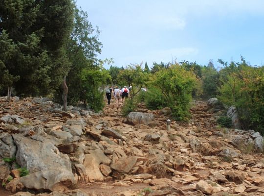 Wdrapujemy  się na górę objawień w Medjugorje! Ziemia Lęborska – jak skała!