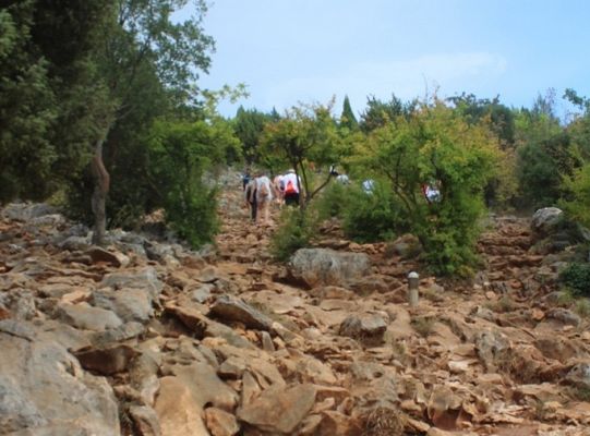 Wdrapujemy  się na górę objawień w Medjugorje! Ziemia Lęborska – jak skała!